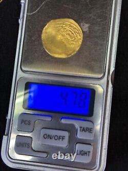 Ancient Islamic Gold Dinar Coin Weighing 4.8 Grams In Good Condition